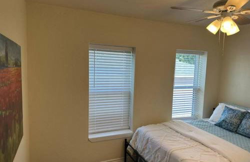 Walk to the Alamodome! Sleeps 6, Pet Friendly - Foto 19