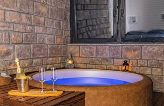 Jacuzzi - Flexible SelfCheckIns 20 - Zagreb - Luxury - Garage - Smart - Brand New - Apartments Repinc - Foto 41