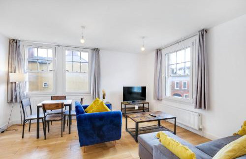 Eastons 2 Bedroom Apartment with Sofa Bed - Photo 1