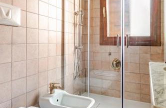 Murano Glass Residence - Photo 11