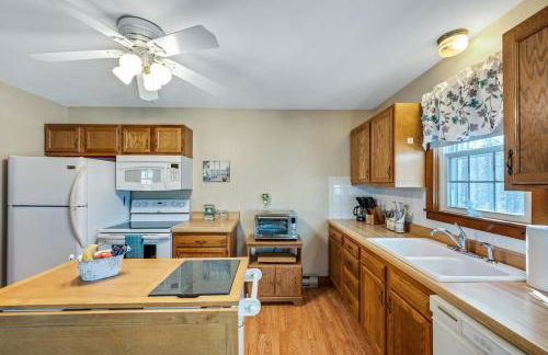 Cozy Bungalow Just Minutes from Mystic, Westerly Beaches, Boating and Casinos! bungalow - Foto 10