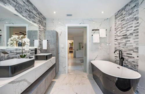 Lux House Heated Spa & Free Boat Tour! - Foto 7