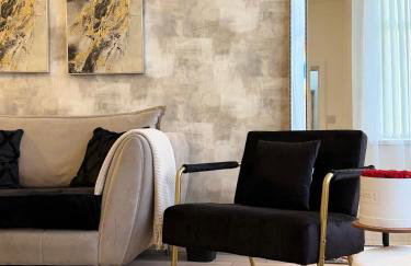 Lux 4 Bedroom House - Jacuzzi Bath Sleeps 9 Free Parking Near Leeds Centre - Foto 7