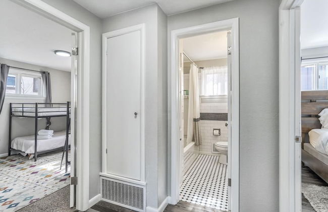 5BD Dog Friendly Family Getaway Near Downtown! - Photo 33