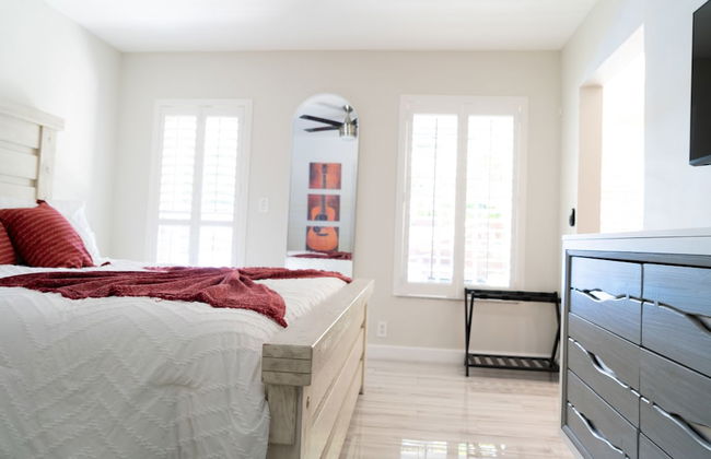 Modern Oasis - Photo 16