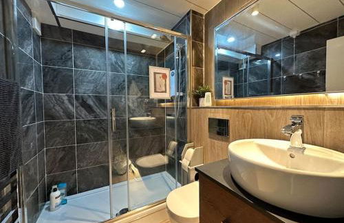 Top Floor of the building, spectacular views! - Foto 15