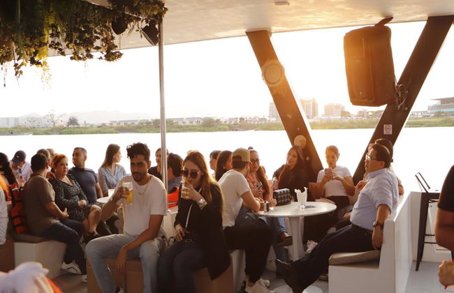 Guayas River Catamaran Ride - Sunset - - Foto 1