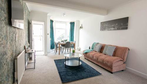 3 bed Modern Home, Vibrant & Stylish, Sleep upto 7 - Foto 2