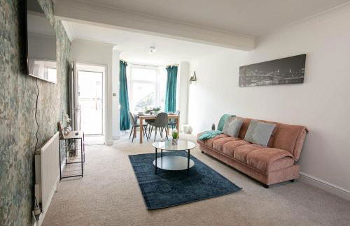 3 bed Modern Home, Vibrant & Stylish, Sleep upto 7 - Foto 2