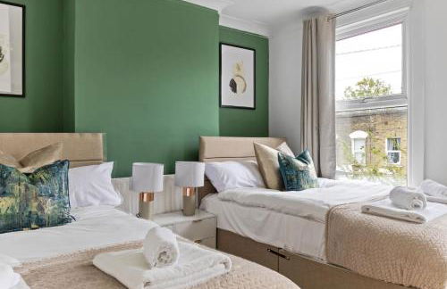 Parea Living - Hackney, 4-Bedroom Victorian House w Big Garden - Foto 2