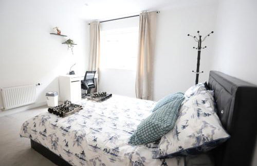 Spacious 3-Story Retreat with Rooftop Terrace and Modern Amenities - Foto 47