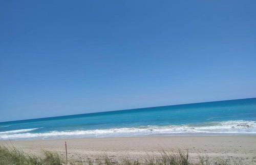 Stylish 2 bedroom home Steps from private beach - Foto 22