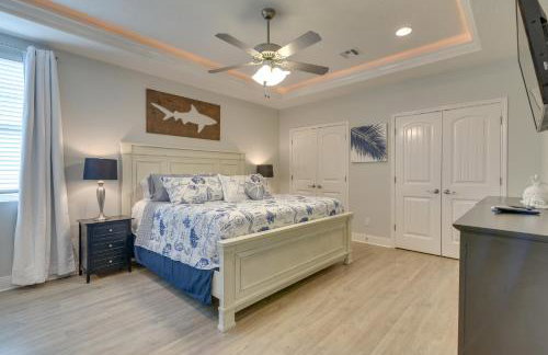 Luxe Crystal Beach Retreat with Views! Walk to Shore - Foto 12