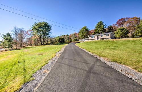 Lovely Moshannon Ground Apartment with Fire Pit - Foto 24