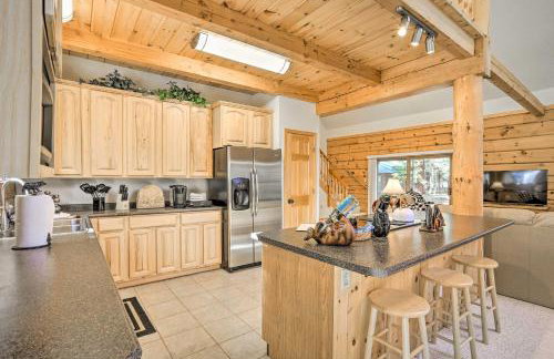 Bayfield Cabin with Wraparound Deck and Fire Pit - Foto 9