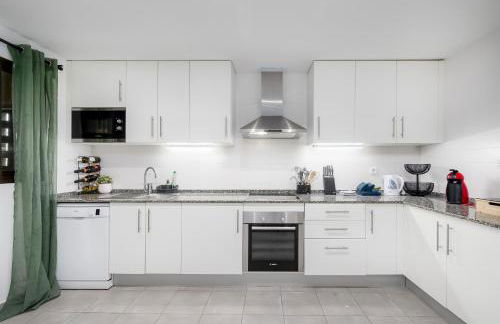 Casares Costa Gem: 2BR with Pool - Photo 9