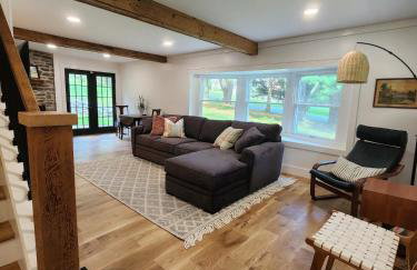 Pocono Farmhouse - Fully Renovated 1881 Home - Foto 28