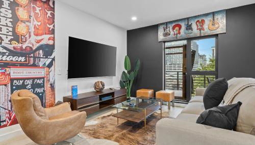 Skyline View, Pool, Gym, Balcony's, Walk to BWay! - Foto 1