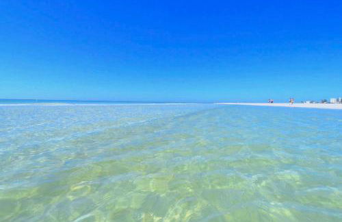 Village Breeze - Heated Pool, Private Patio, Village and Beach! - Foto 44