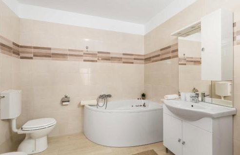 2 Bedroom Lovely Apartment In Viskovo - Photo 26