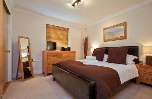 2 bed 2 bath at Jago Crt in Newbury - FREE parking with no height restrictions - Foto 2