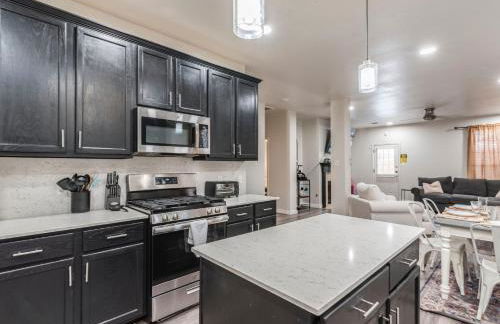 Urban Oasis North ATX , 5BR 2BA,Heated Pool - Foto 16