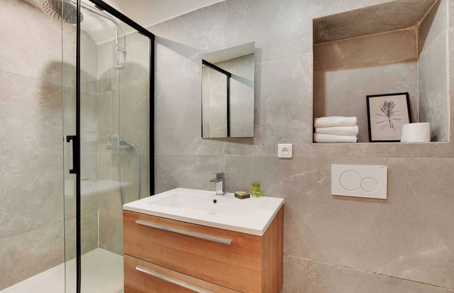 Elegant Apartment - 2bd/6p - Hotel de Ville - Photo 10