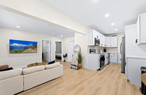 Recently Remodeled Mins from beach+Putting Green - Photo 35