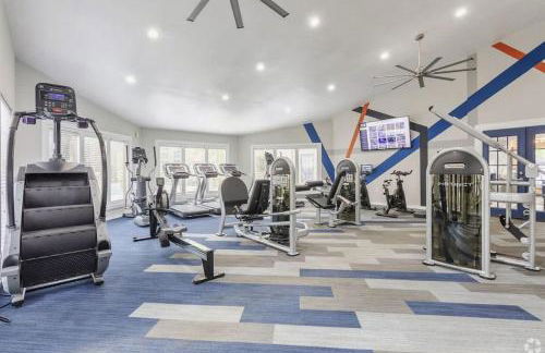 Boulevard Stays Serene 1BR King Suite with Pool Gym & Free Parking 01 - Photo 8