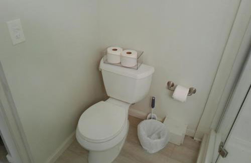 King Bed Creekfront Retreat in Jacksonville - Photo 28