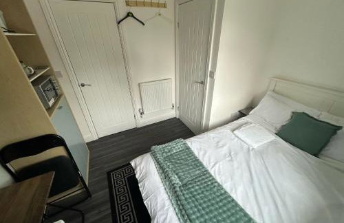 Private Room Sleeps 2 with Ensuite & Parking - Foto 30