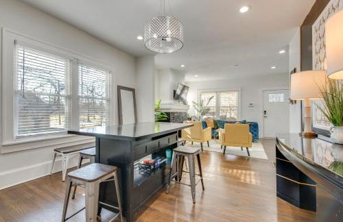 Easy MARTA Access! Modern ATL Home with Deck - Foto 8