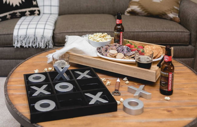 Klamath by Avantstay Gorgeous Mountain Home w/ Fire Pit, Spa & Lake Views - Photo 23