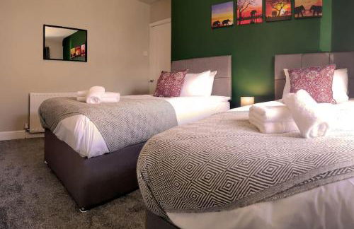 4 Bed - Parking - Near M4 - Ideal for Workers - Foto 9