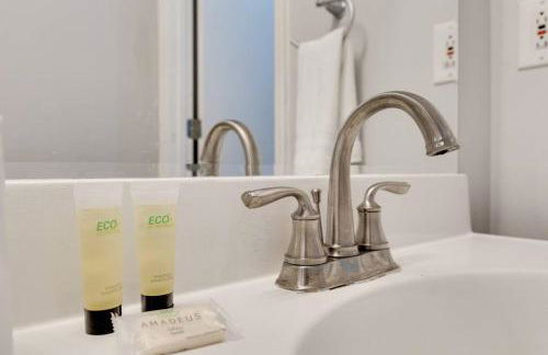 Lovely 2 BDR Condo with Balcony 2M to Broadway - Foto 2