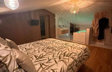 "Les Hauts du Marquet" - Meublé de tourisme 5 Etoiles - Gîte de groupe 15 Personnes en Cévennes - Piscine à débordement - Balnéo - Sauna - Nature - Foto 13