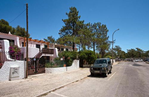 Moradia Tradicional no centro a 100m da Praia - Foto 25