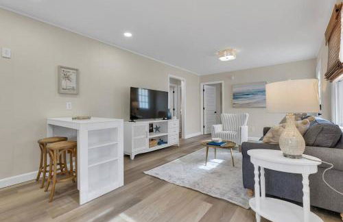 Coastal 3BD Bungalow One Block from Scenic Walkway - Foto 27