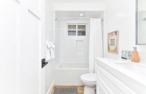 BRAND NEW Luxury 1 Bedroom Condo Steps from the Beach - Foto 17