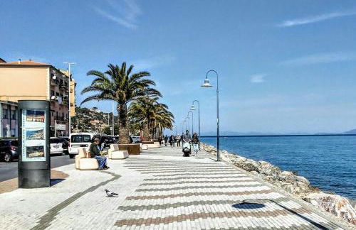 Bilocale in centro con vista mare - Foto 24