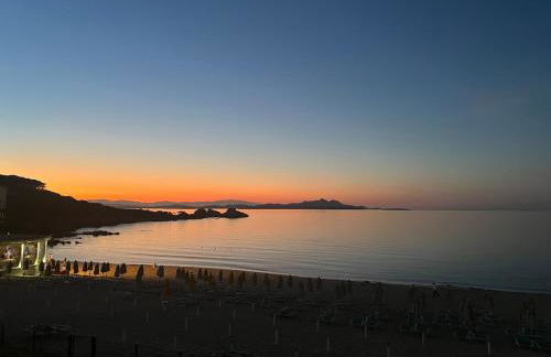 Steps from the Beach with views and big patio! - Photo 35