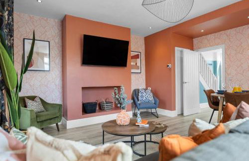 4-Bedroom Stunning Luxe, Spacious & Stylish Design House Bolton, Sleeps 11, with Parking Central Bolton, Links to Manchester, Pet-Friendly, Best For Groups! WORK CONTRACTORS SPECIAL OFFER! - by Blue Puffin Stays - Foto 9