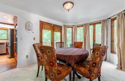 Spacious 3BR Redmond Home with Fireplace & BBQ - Foto 13