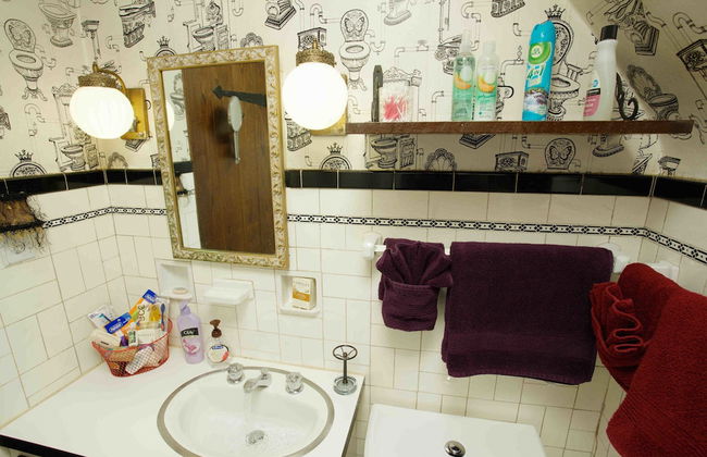 Castle on Glen - 3 Bedroom Home - Photo 8