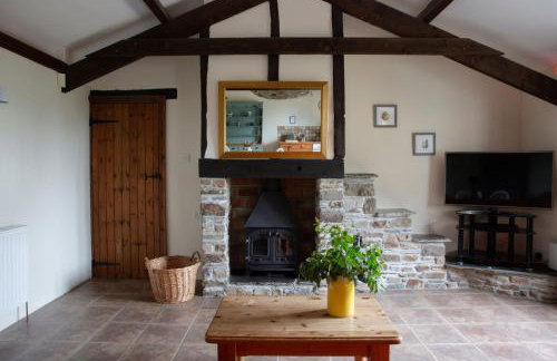 Honeysuckle - Photo 4