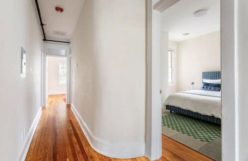 Fun & Funky 2BR in Downtown Princeton - Photo 28