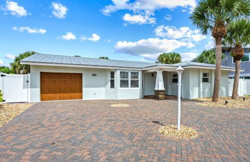 Siesta Key Waterfront Oasis - Heated Pool, Dock, Walk to Village & Beach - Photo 4