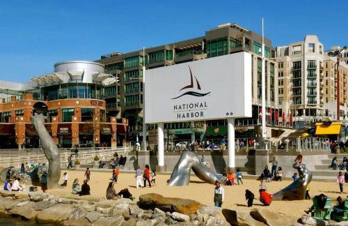 Charming Family Home Sleeps 8 near DC, Historic Old Town VA, & National Harbor - Foto 13