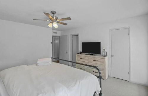 Stylish Retreat, Large Pool! Pet & Family Friendly - Foto 14