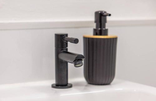 Enjoy a spacious 4 BR perfect big groups - Foto 52